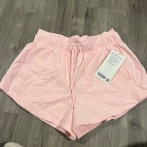 NWT lululemon inner glow shorts size 8 strawberry milkshake